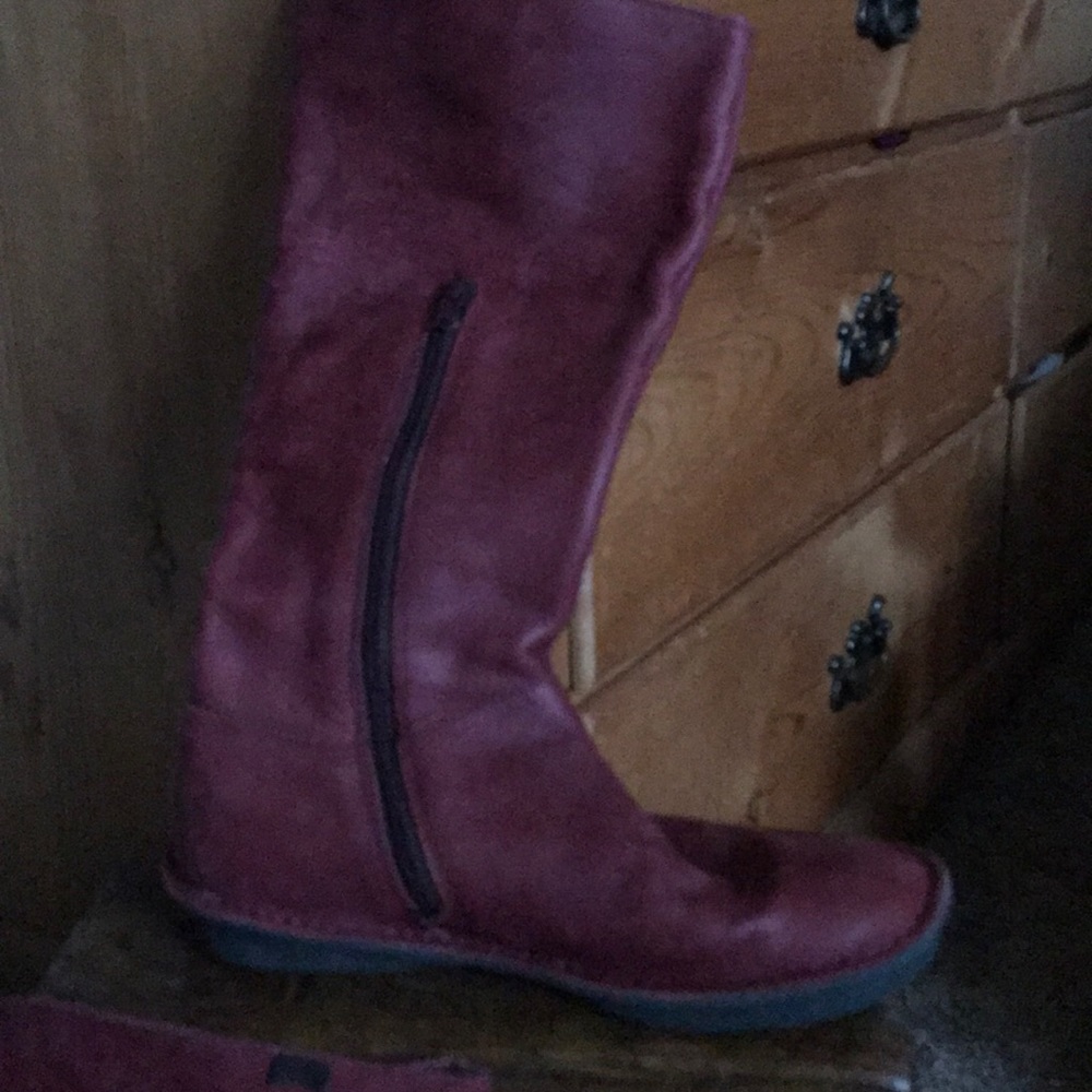 Beautiful Brick Red Camper Leather Boots
